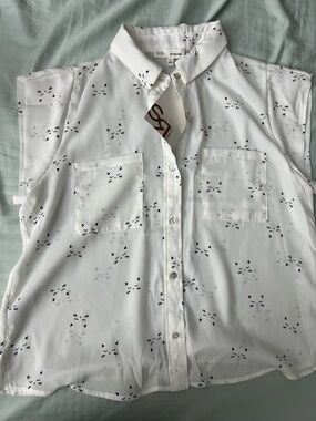 Sweet Rain White Sleeveless Button-Down Shirt with Black Fox Print